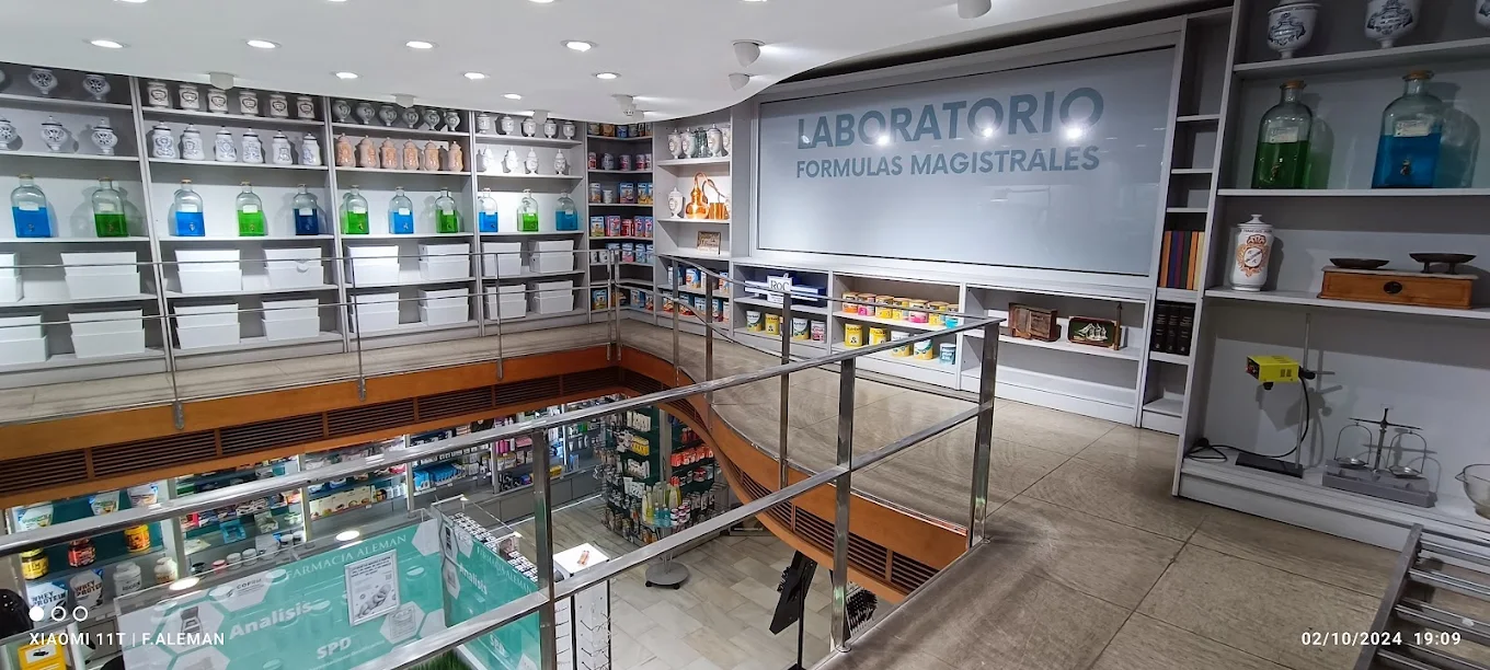 Interior de Farmacia Alemán, Murcia — especialistas en fórmulas magistrales